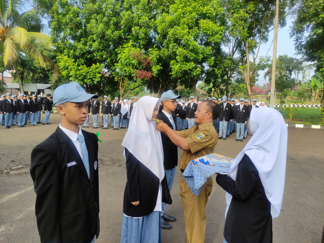Kepala SMAN CMBBS Raih Predikat Kepala SMA Inovatif Terbaik se Banten